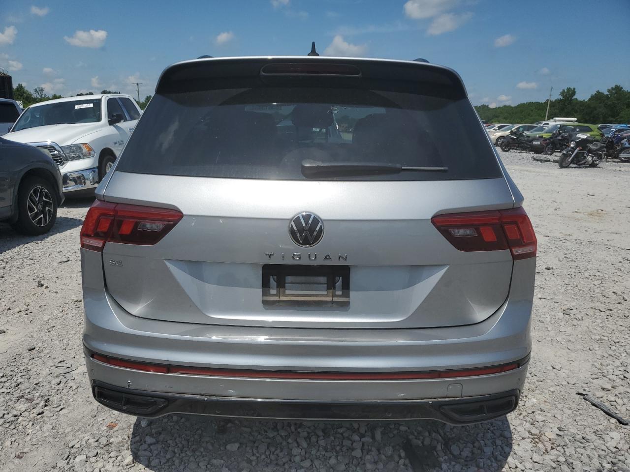 3VVCB7AX0NM000923 2022 Volkswagen Tiguan Se R-Line Black