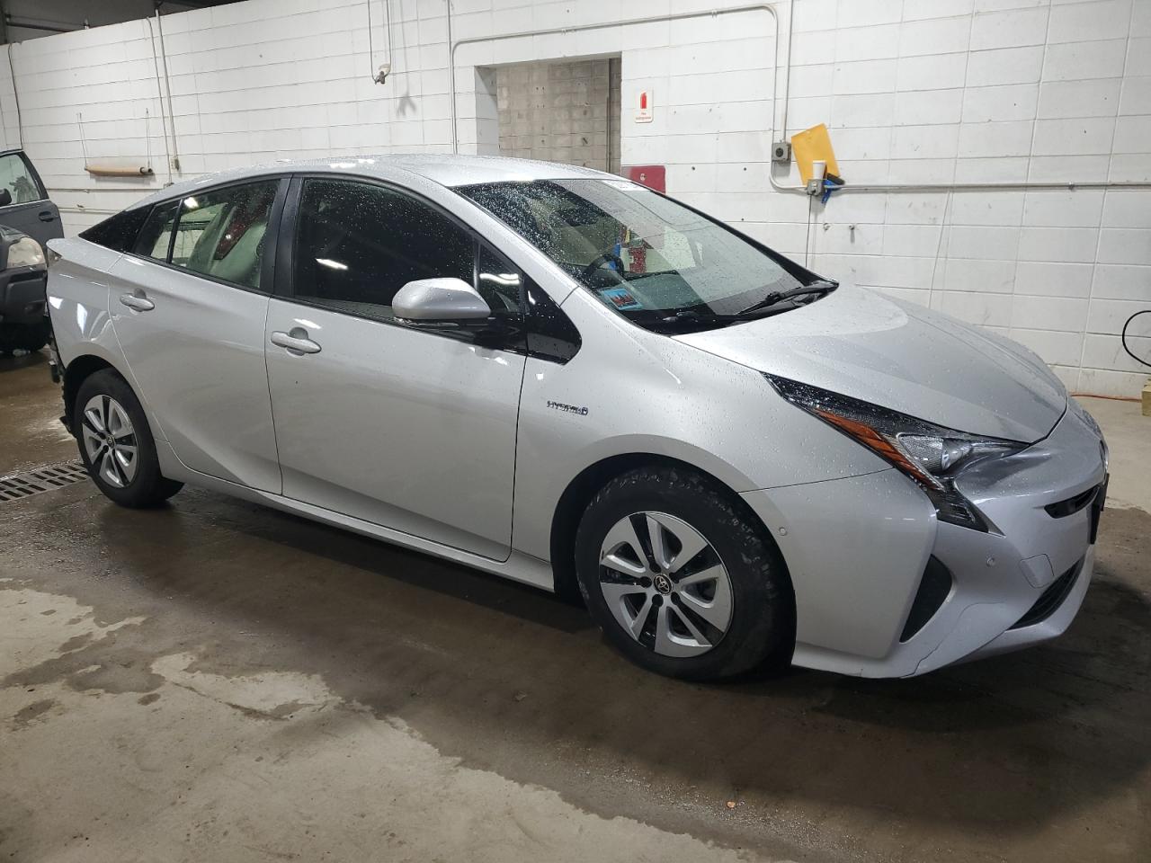 JTDKARFU8J3554620 2018 Toyota Prius