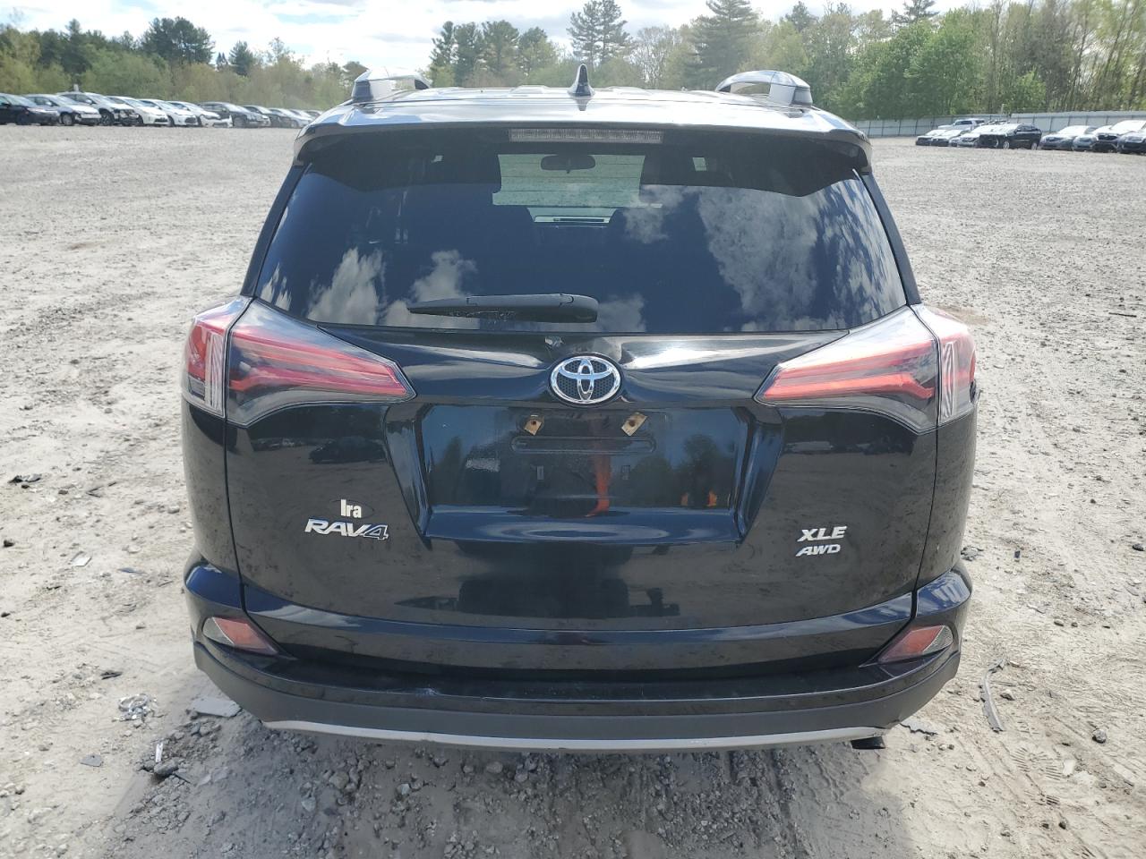 2T3RFREV5HW665501 2017 Toyota Rav4 Xle