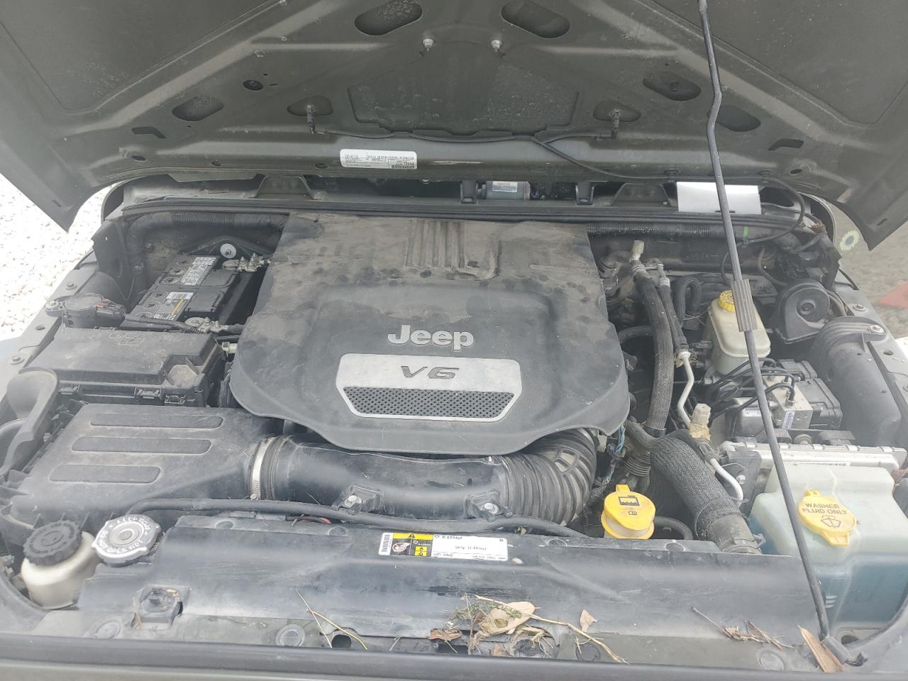 1C4BJWDG9FL737608 2015 Jeep Wrangler Unlimited Sport