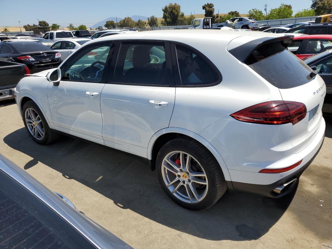 WP1AA2A26HKA85471 2017 Porsche Cayenne