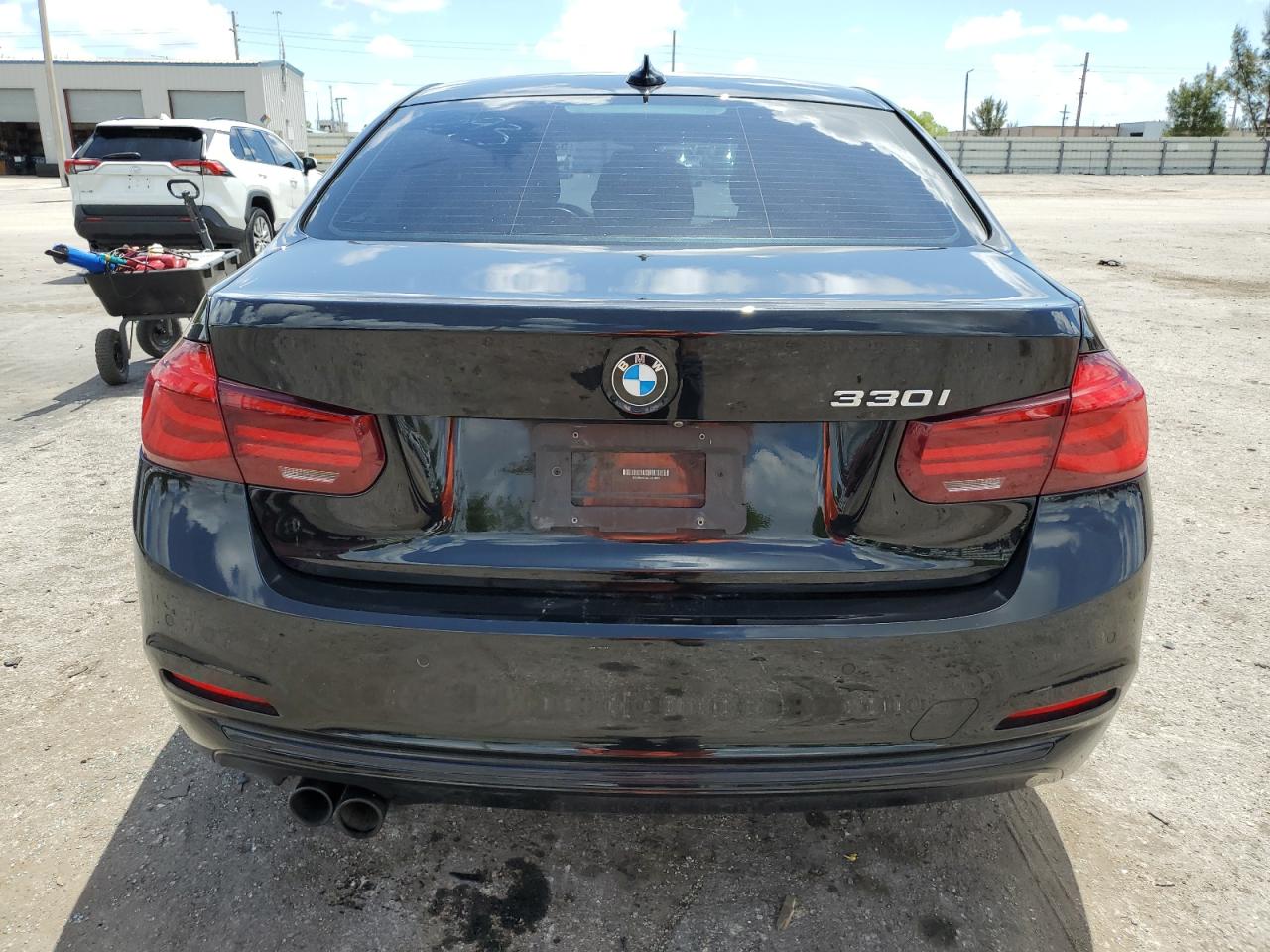 WBA8B9C56JEE81093 2018 BMW 330 I