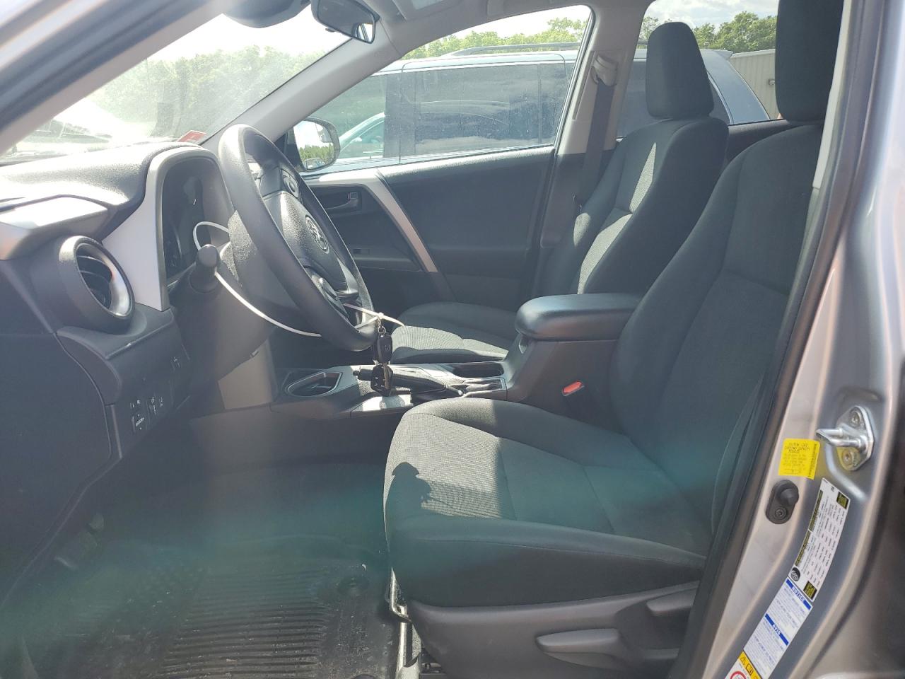 2T3BFREV5HW628353 2017 Toyota Rav4 Le