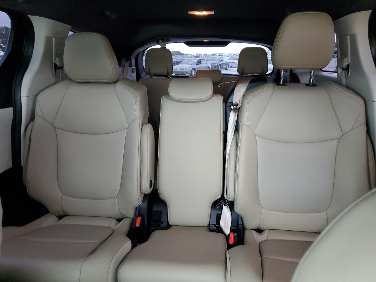 5TDJRKEC1MS068125 2021 Toyota Sienna Xle