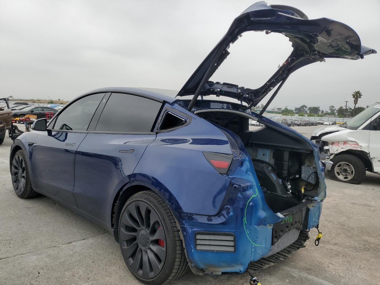 7SAYGDEF1PF647086 2023 Tesla Model Y