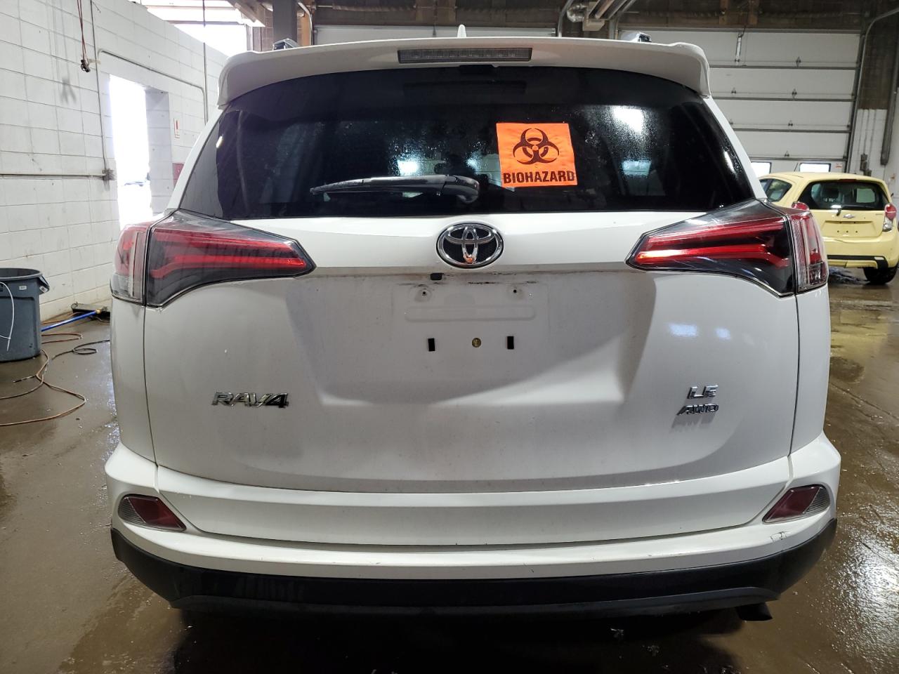 2018 Toyota Rav4 Le vin: JTMBFREV2JJ259486