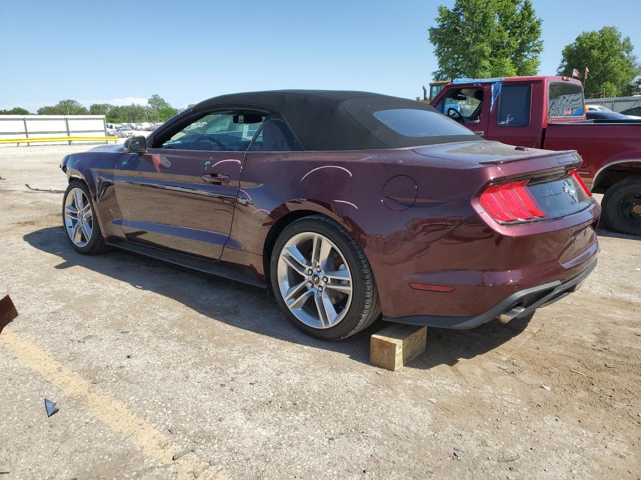 2018 Ford Mustang vin: 1FATP8UHXJ5135133