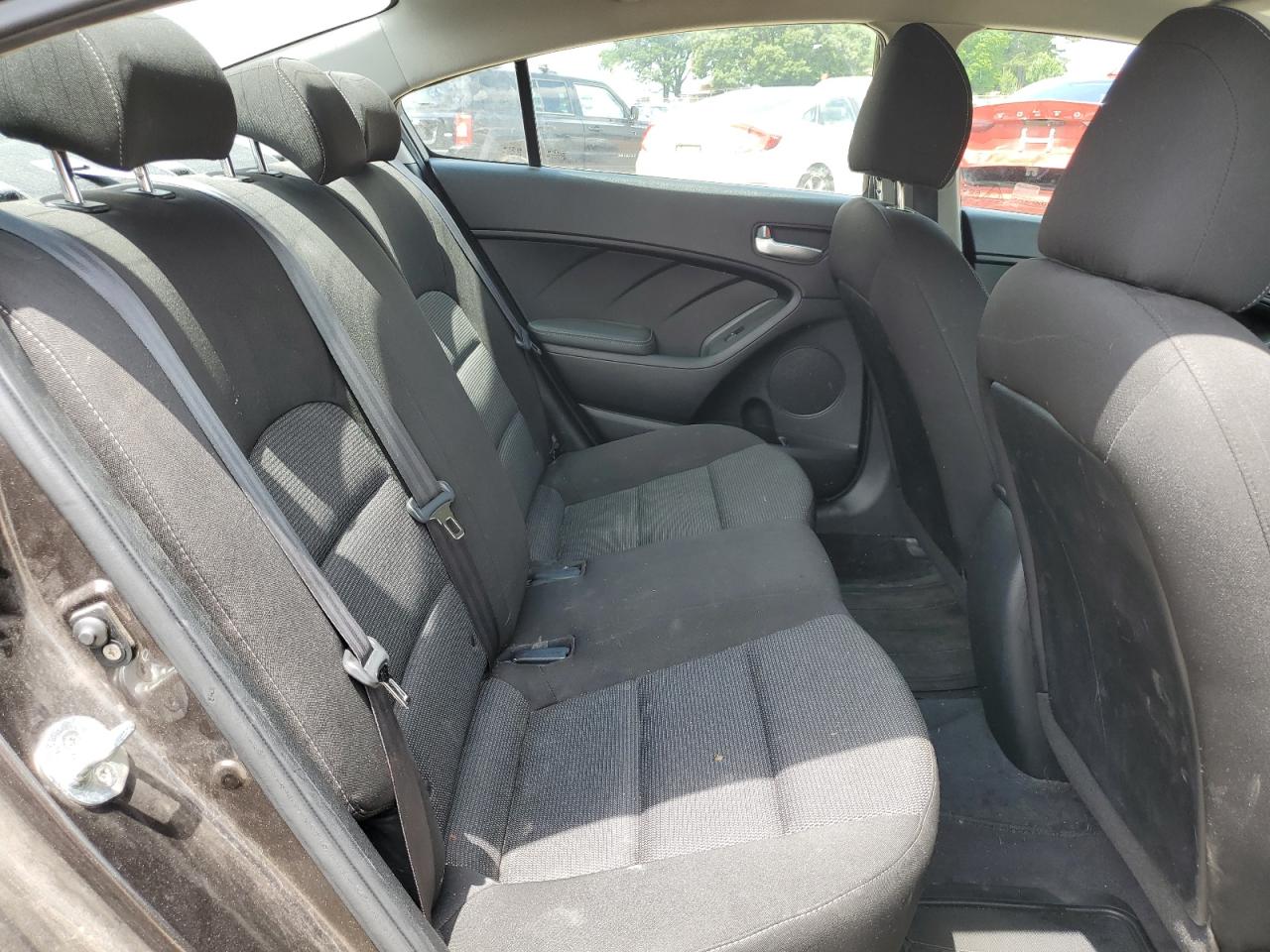 3KPFK4A76HE040416 2017 Kia Forte Lx