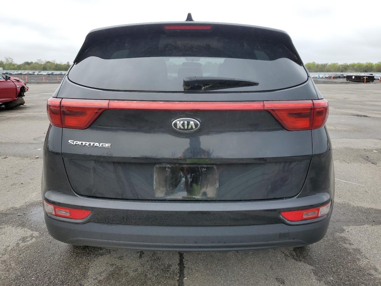 KNDPMCAC7J7418819 2018 Kia Sportage Lx