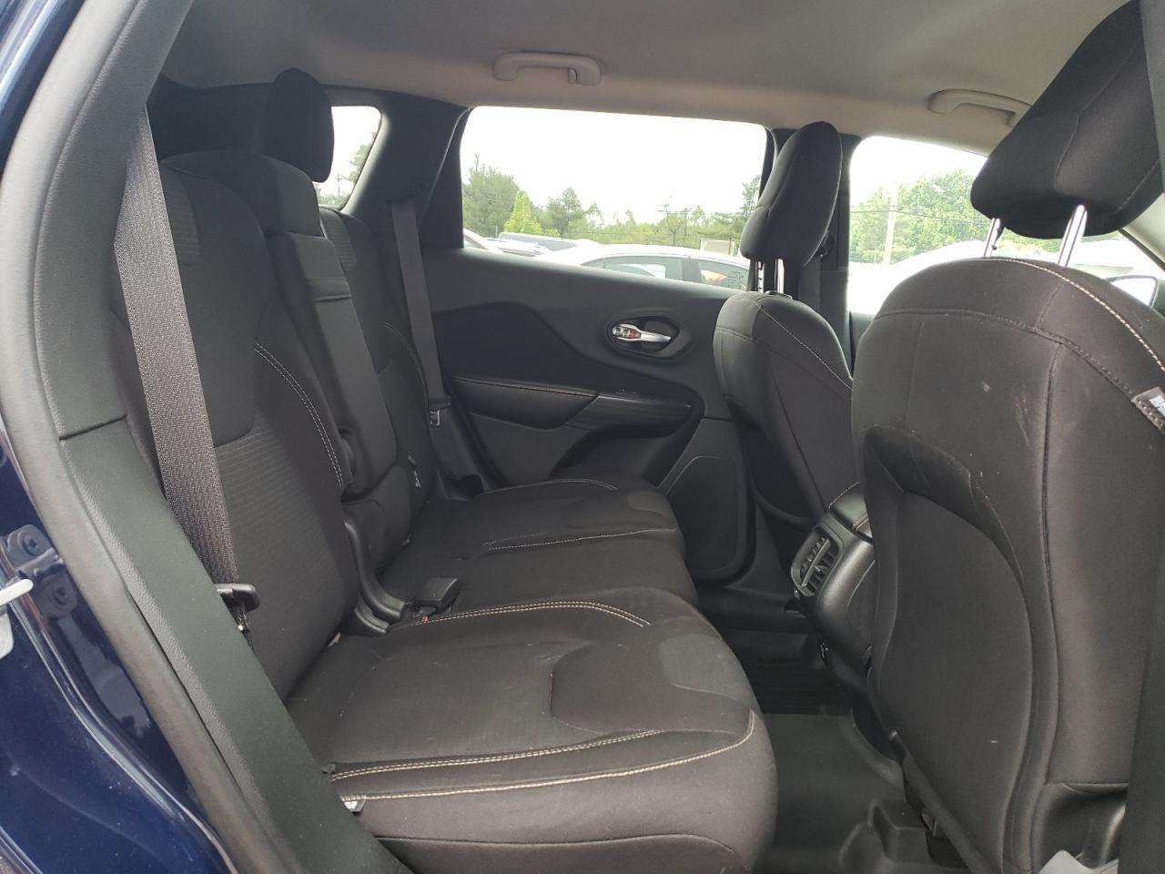 1C4PJMCS0FW563779 2015 Jeep Cherokee Latitude