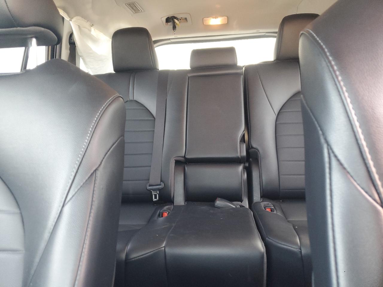 5TDGZRBH0NS185750 2022 Toyota Highlander Xle