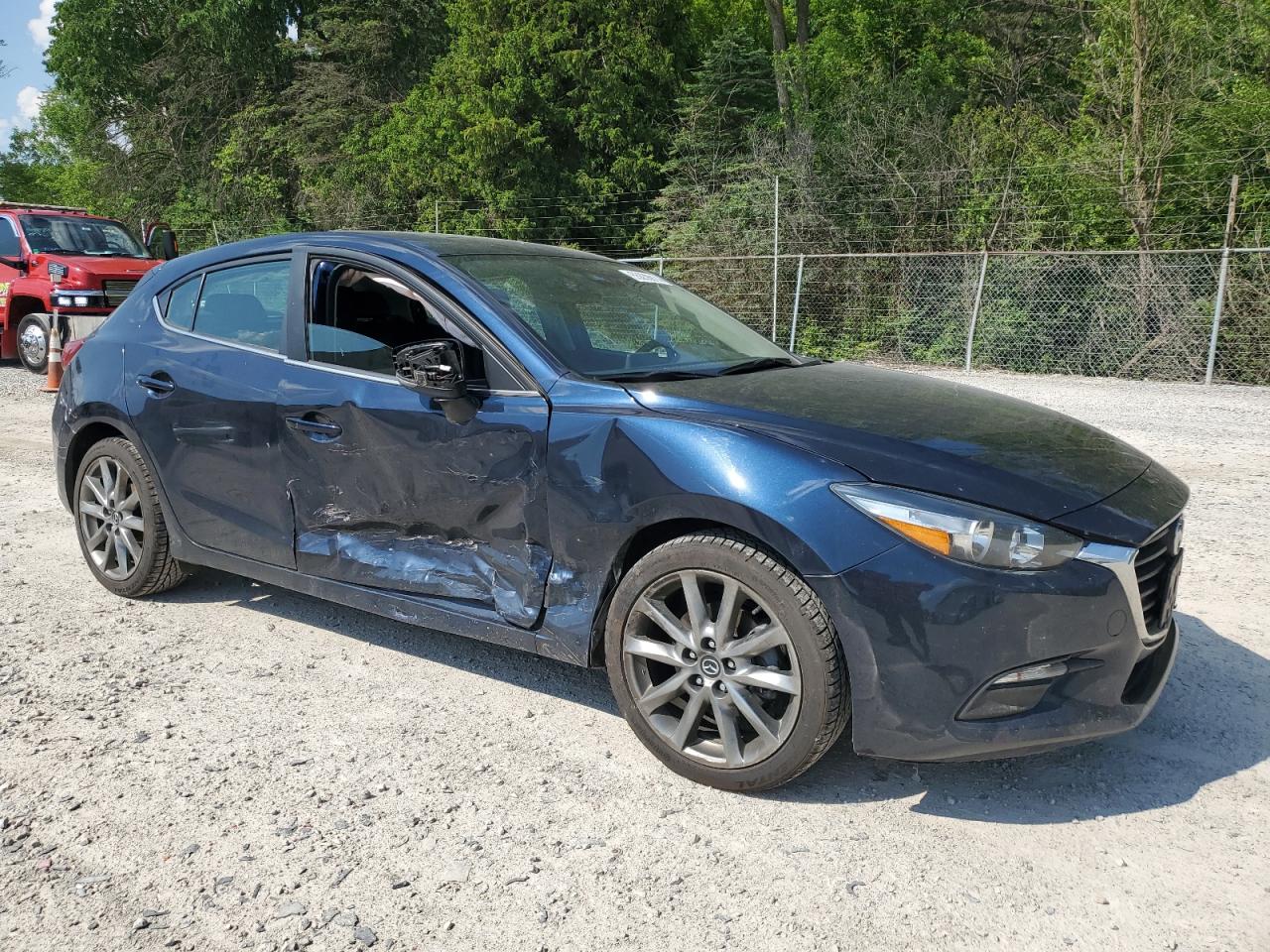 3MZBN1L38JM208497 2018 Mazda 3 Touring