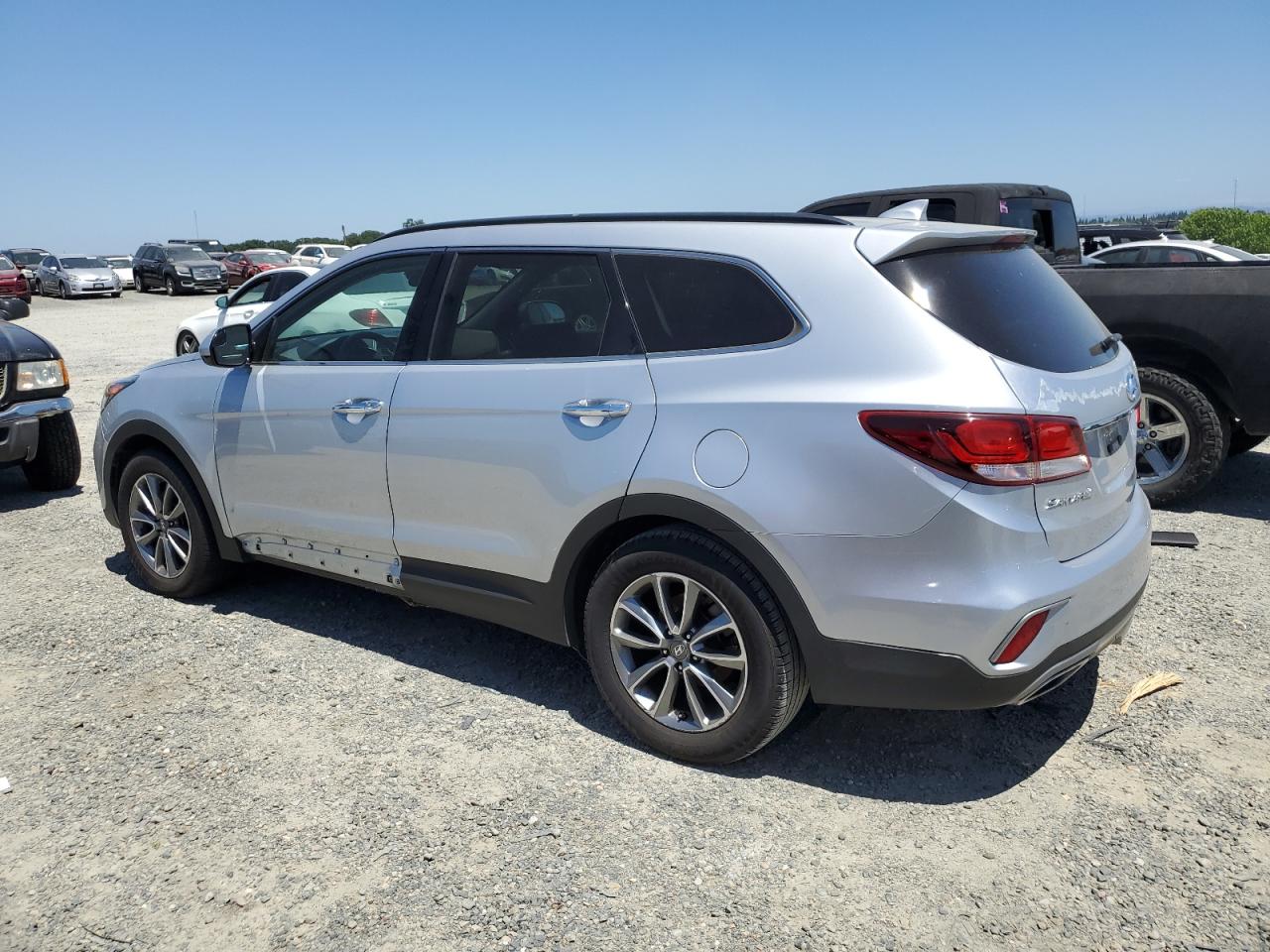 KM8SMDHF9HU221089 2017 Hyundai Santa Fe Se