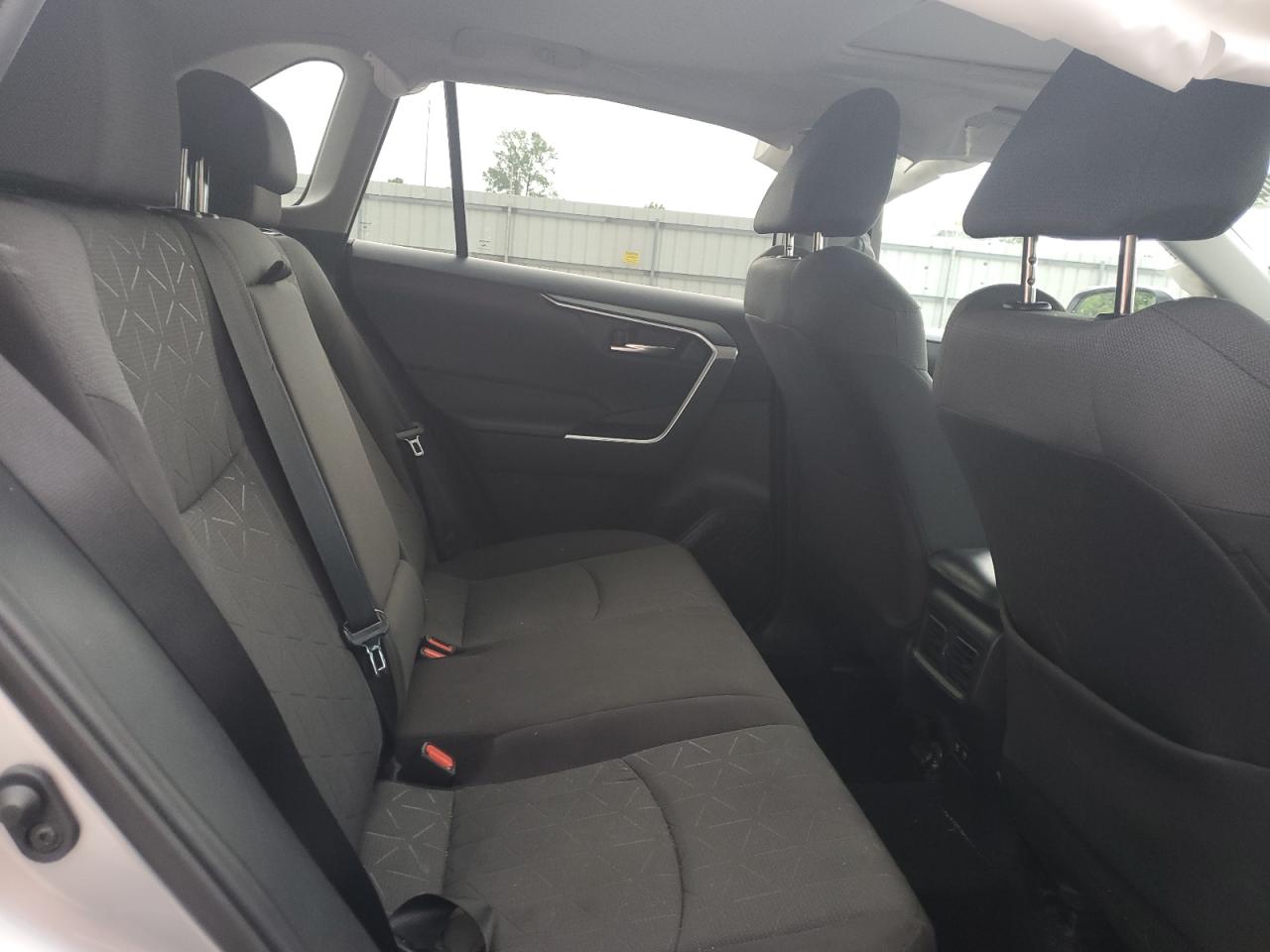 2T3W1RFV4MC160237 2021 Toyota Rav4 Xle