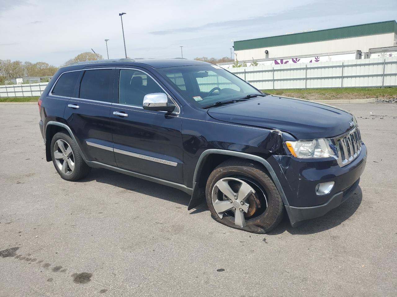 1J4RR4GG2BC540520 2011 Jeep Grand Cherokee Laredo