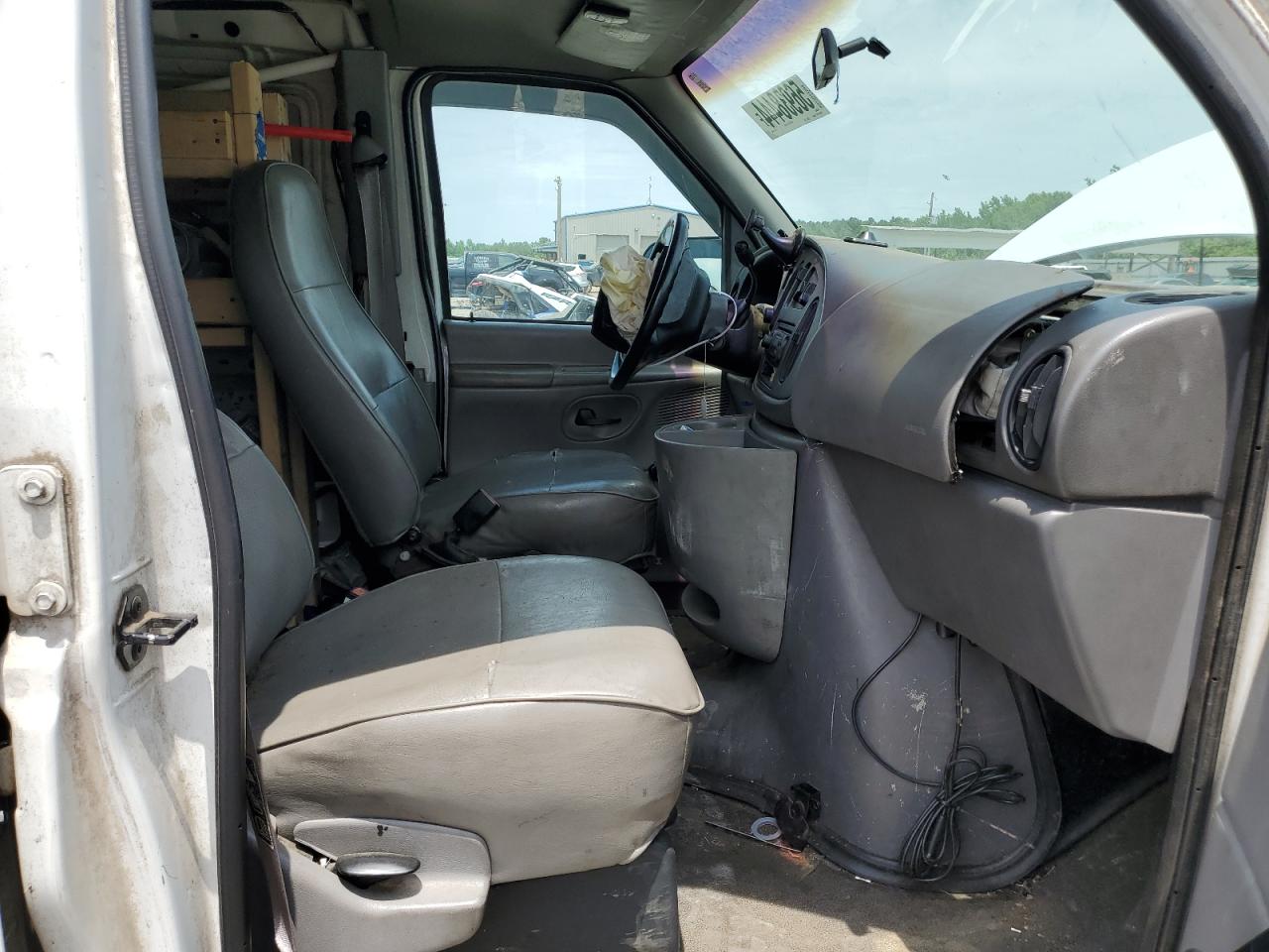 1FTPE24L7XHB94585 1999 Ford Econoline E250 Van