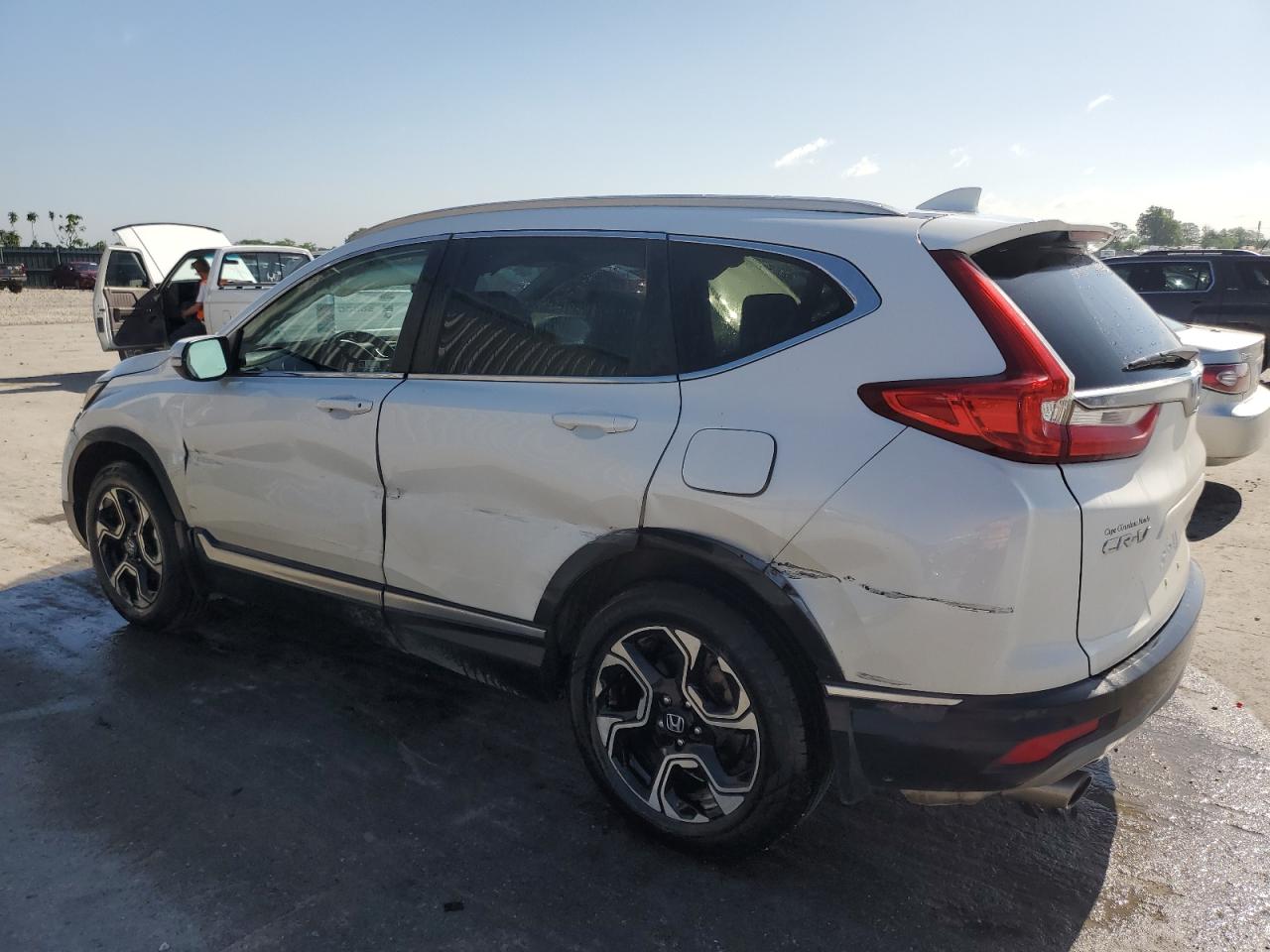 2HKRW2H96KH616764 2019 Honda Cr-V Touring