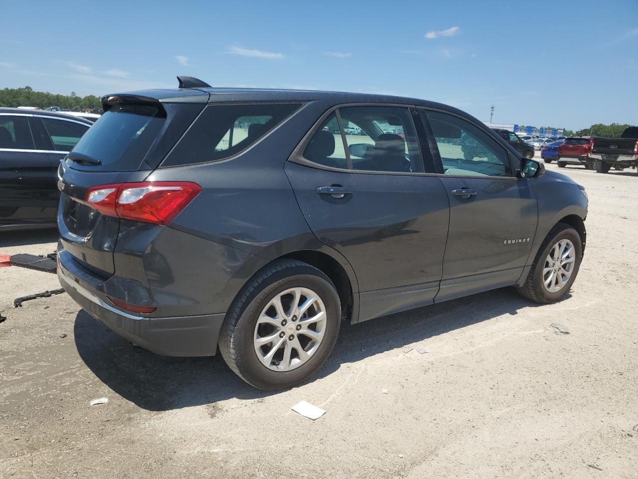 2GNAXHEV1J6212697 2018 Chevrolet Equinox Ls