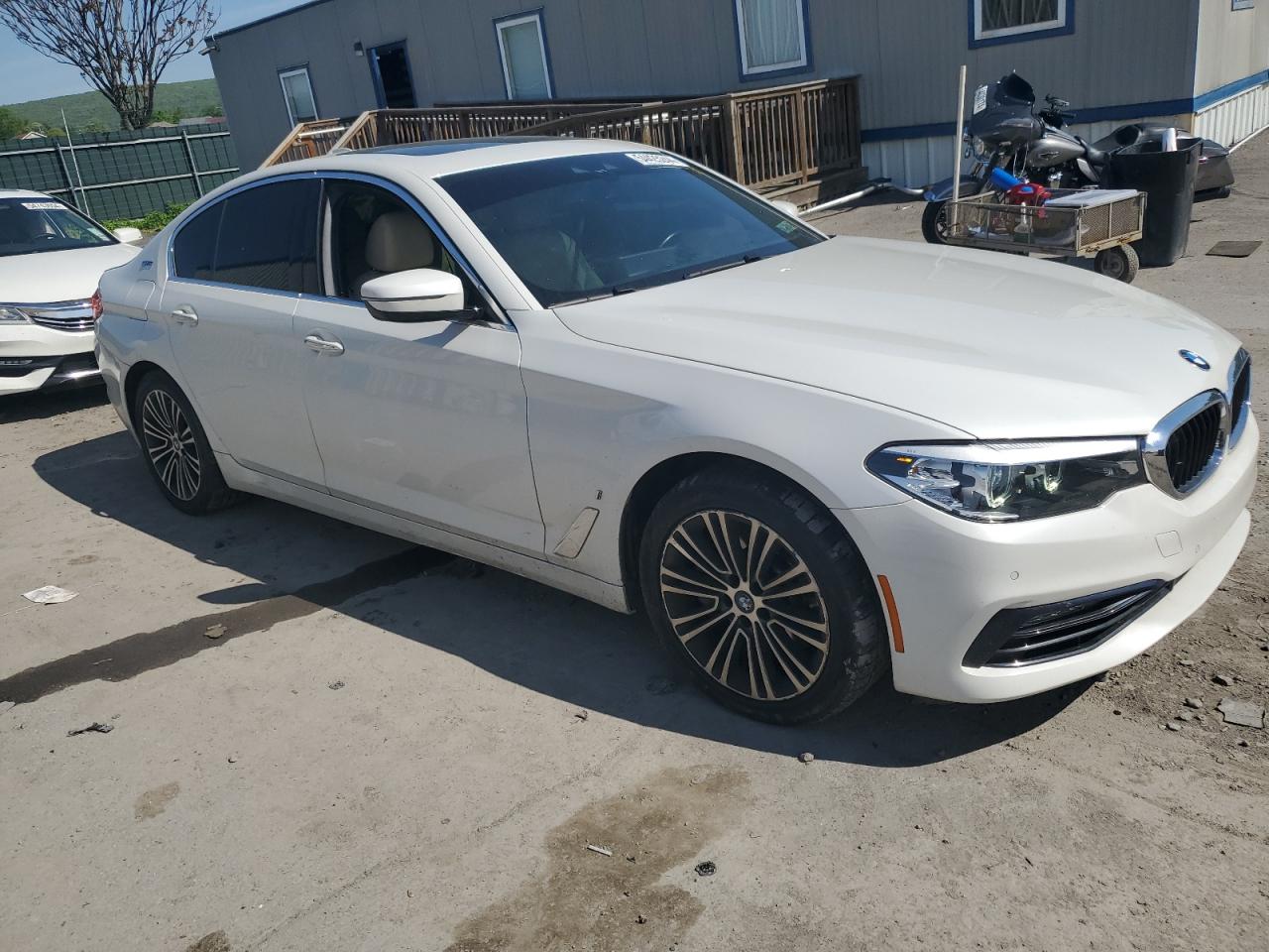 WBAJB1C5XJB085301 2018 BMW 530Xe