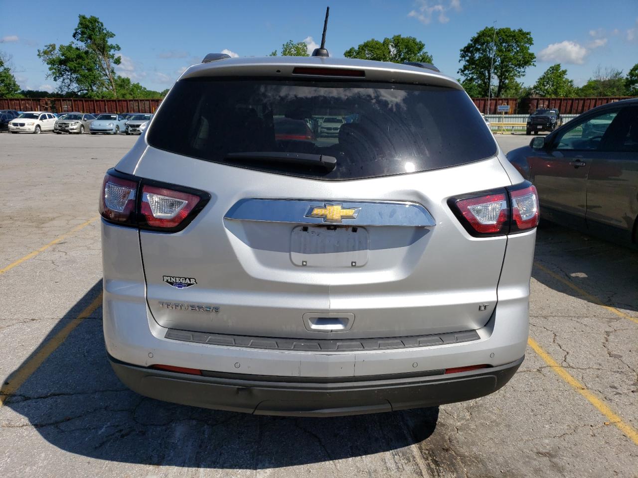 1GNKRHKD0HJ335480 2017 Chevrolet Traverse Lt