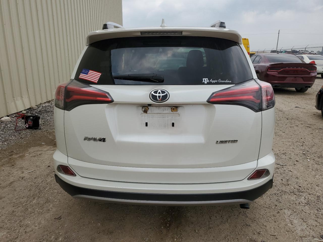 JTMYFREV5HJ720880 2017 Toyota Rav4 Limited