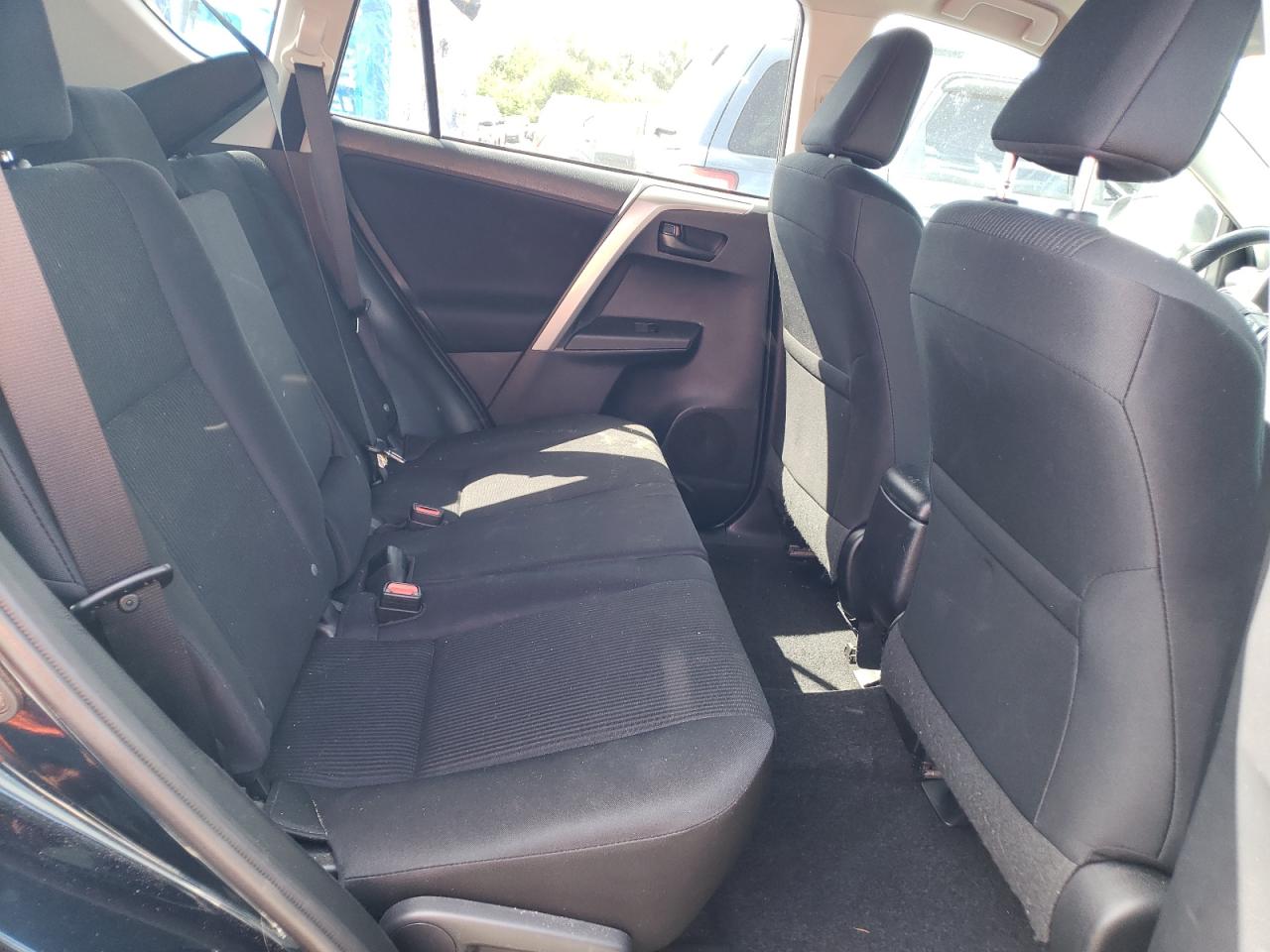 2T3BFREV3HW560862 2017 Toyota Rav4 Le