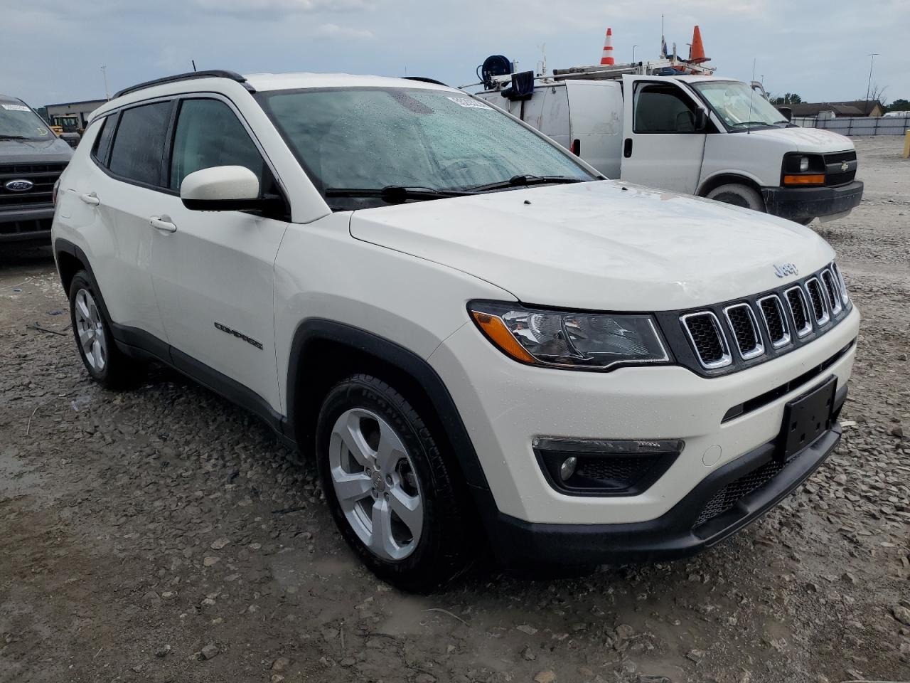 2018 Jeep Compass Latitude vin: 3C4NJCBB9JT502352