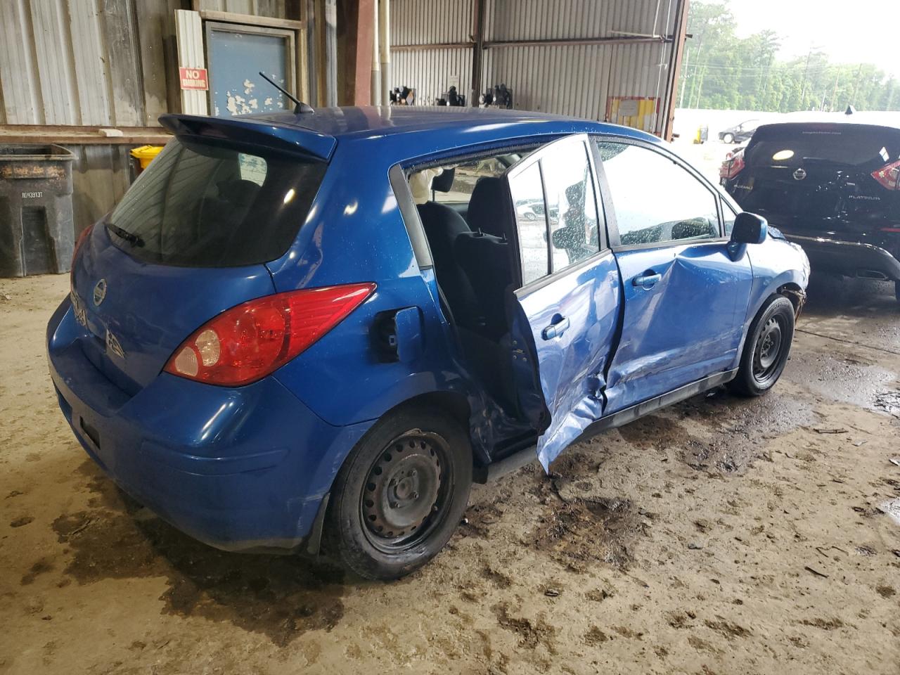 3N1BC13E78L420823 2008 Nissan Versa S