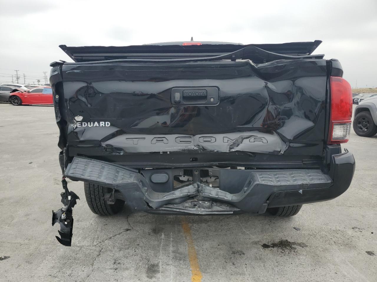 5TFRX5GN6JX122923 2018 Toyota Tacoma Access Cab