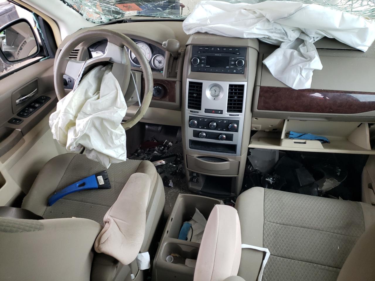 2A4RR2D18AR423650 2010 Chrysler Town & Country Lx