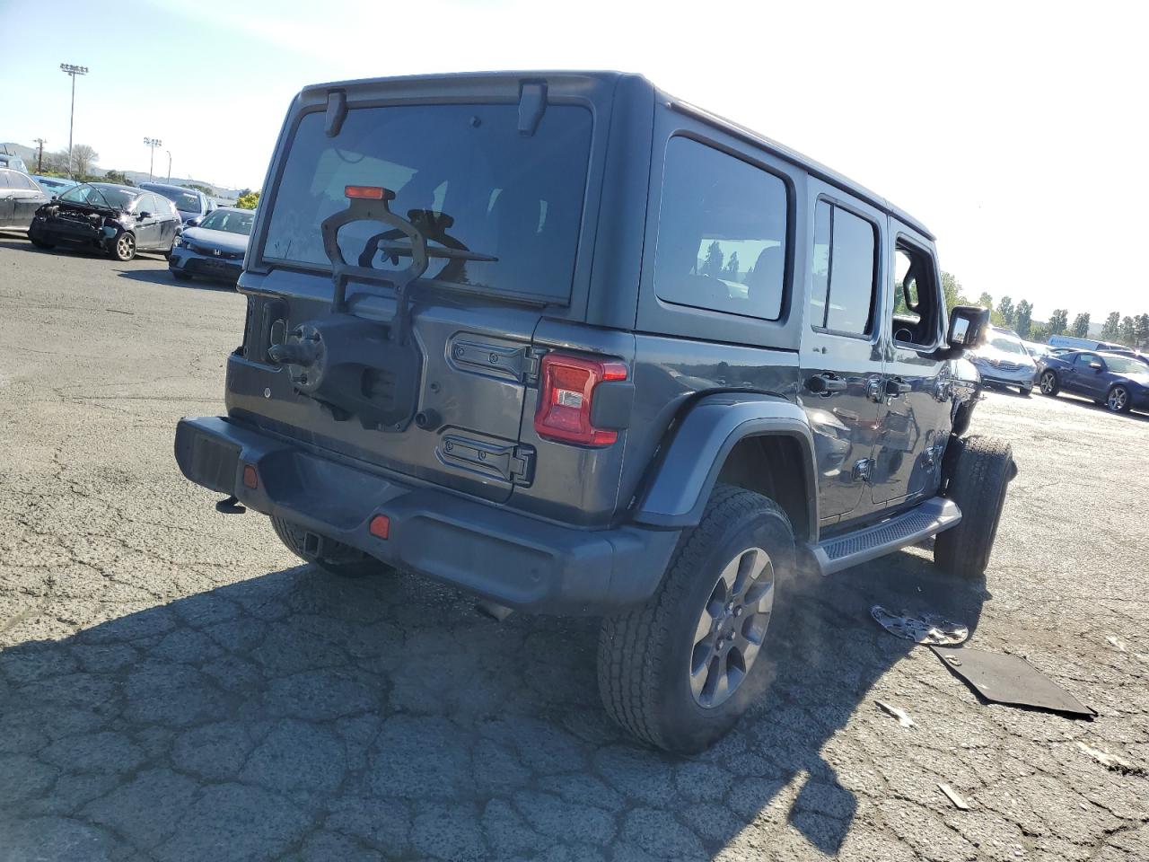 1C4HJXEG9JW170547 2018 Jeep Wrangler Unlimited Sahara