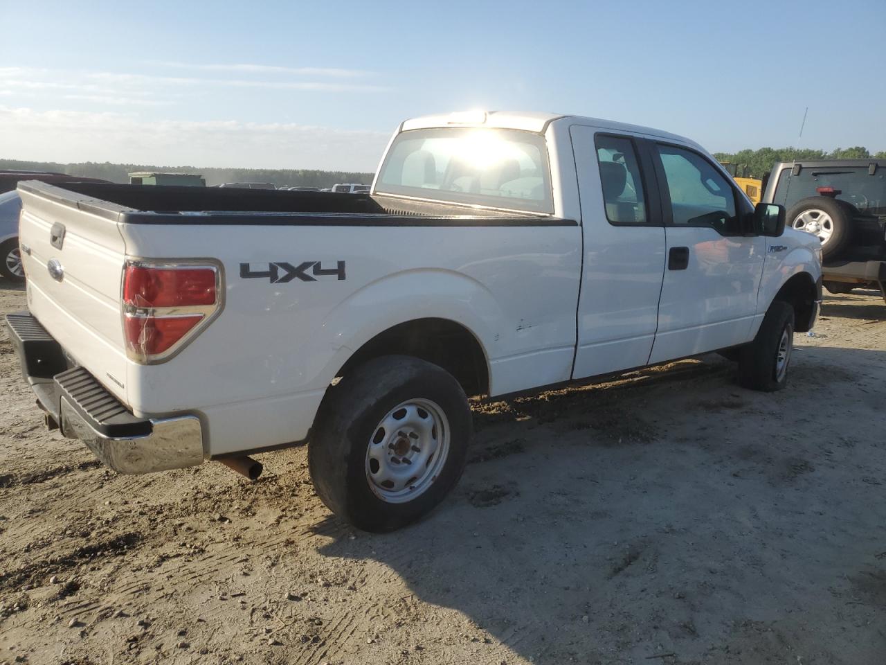 2013 Ford F150 Super Cab vin: 1FTEX1EM0DFB74477