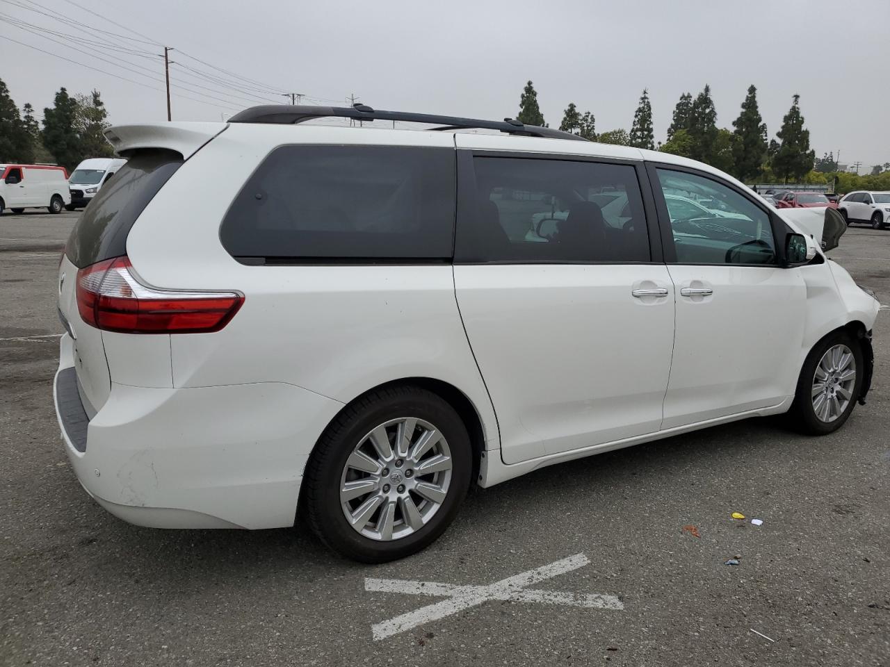 5TDYZ3DC1HS858617 2017 Toyota Sienna Xle