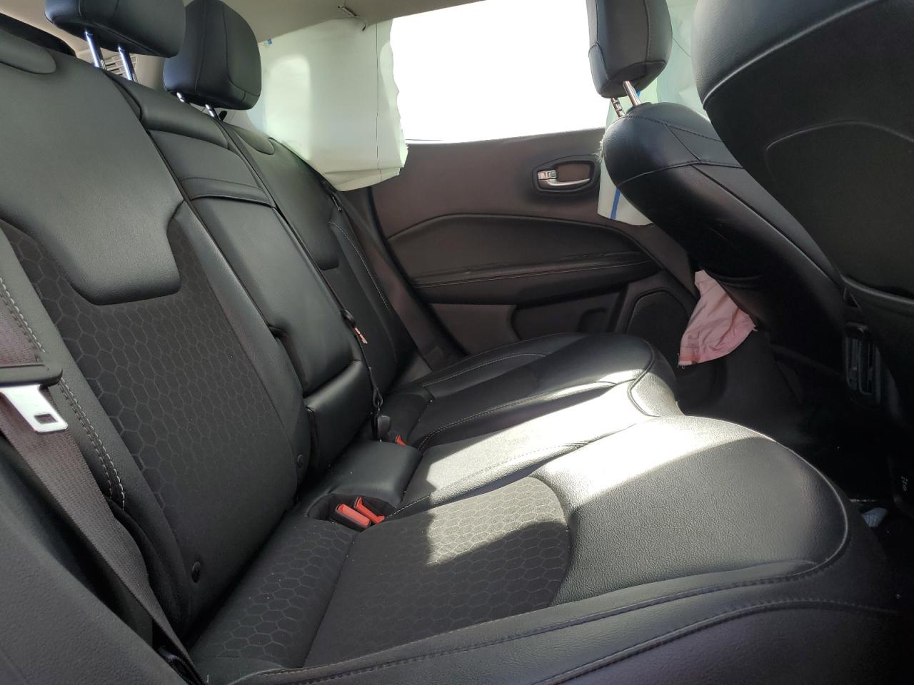 3C4NJDBB9KT735798 2019 Jeep Compass Latitude