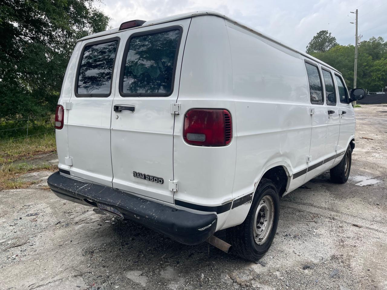 2D7JB21YX3K520679 2003 Dodge Ram Van B2500