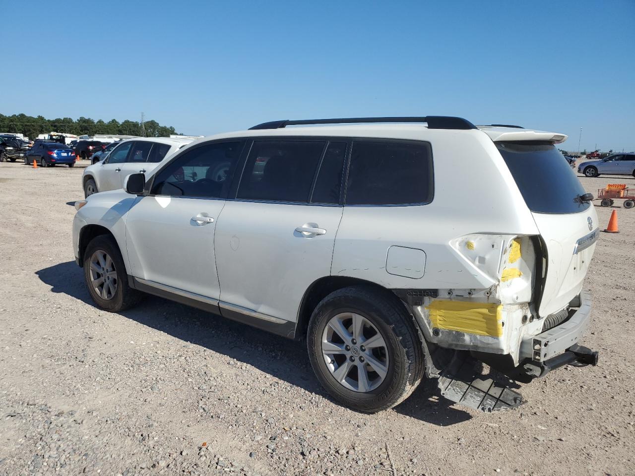 5TDZK3EH3DS113588 2013 Toyota Highlander Base