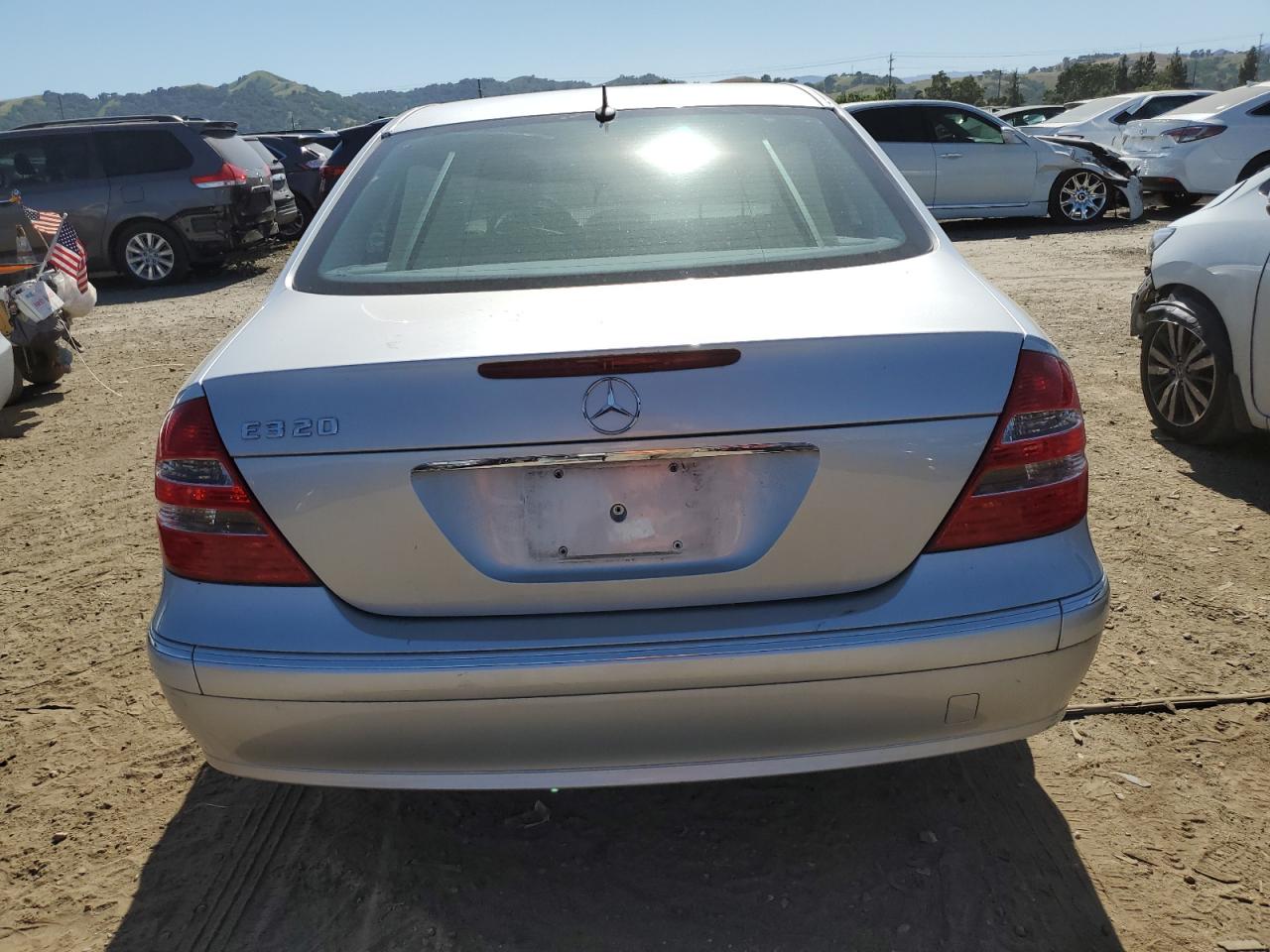 WDBUF65J35A694946 2005 Mercedes-Benz E 320