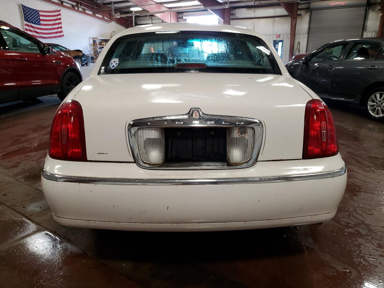 1LNHM81W21Y684931 2001 Lincoln Town Car Executive