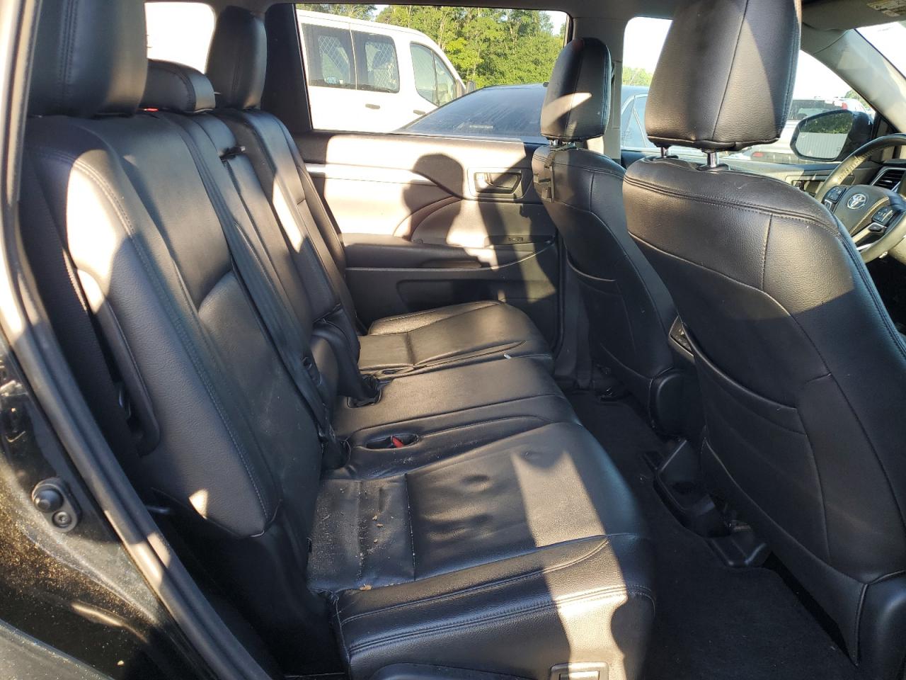 5TDZKRFH7ES035769 2014 Toyota Highlander Le