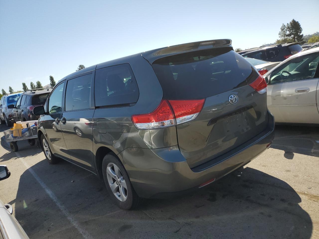 5TDKA3DCXBS007646 2011 Toyota Sienna Base