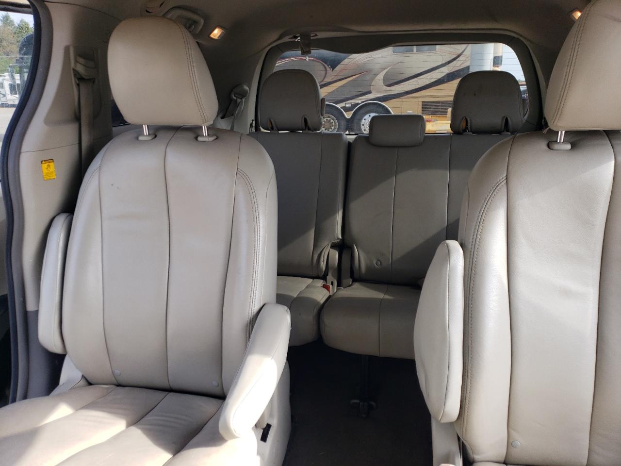 5TDZK3DC7BS154583 2011 Toyota Sienna