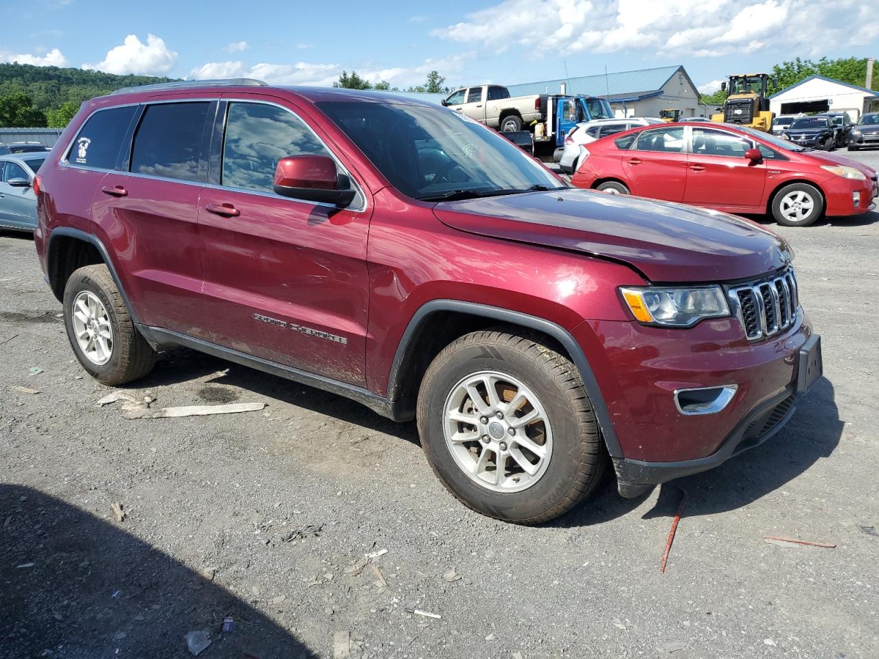 1C4RJFAGXJC257833 2018 Jeep Grand Cherokee Laredo