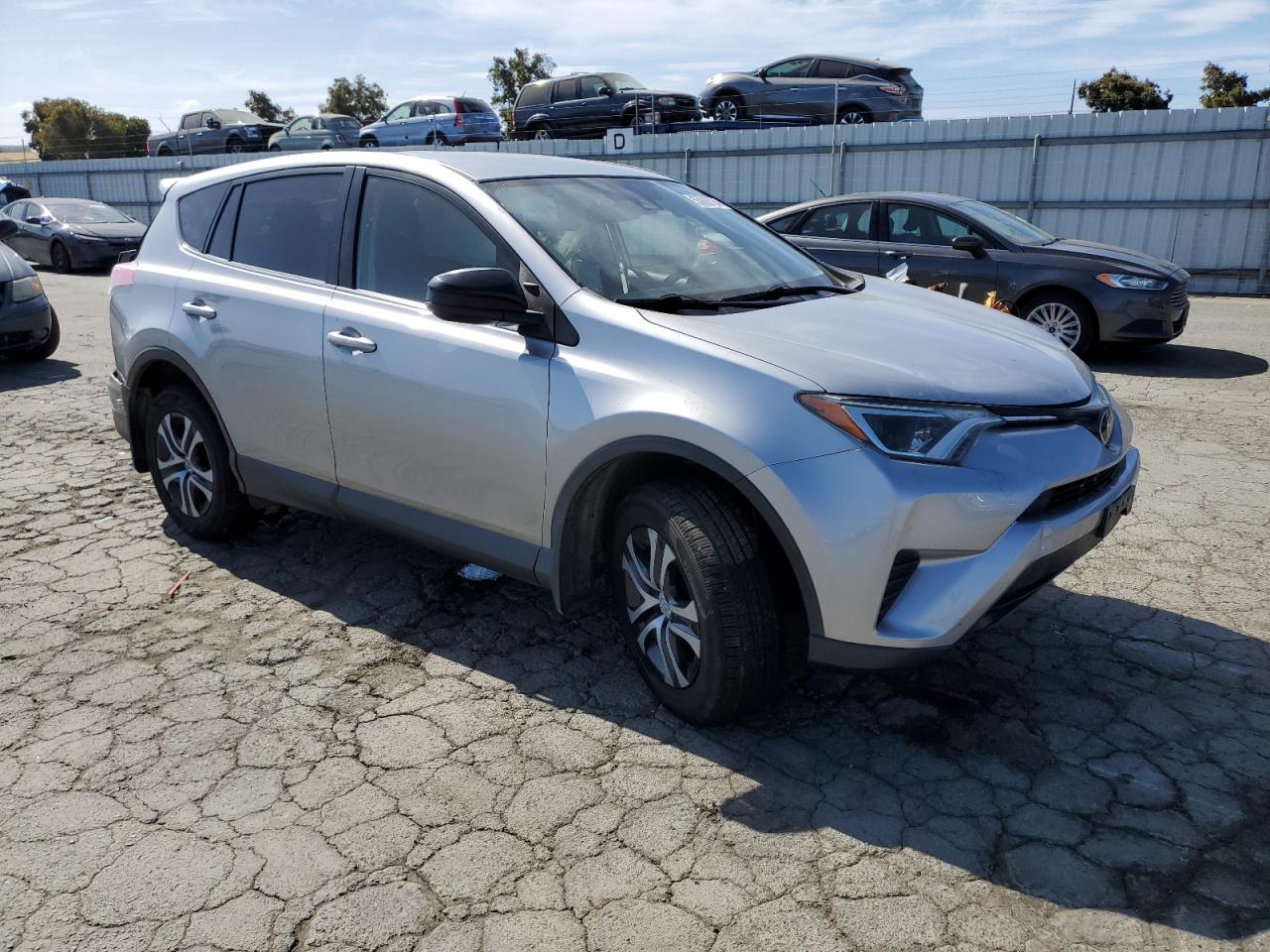 2018 Toyota Rav4 Le vin: JTMZFREV9JJ172764