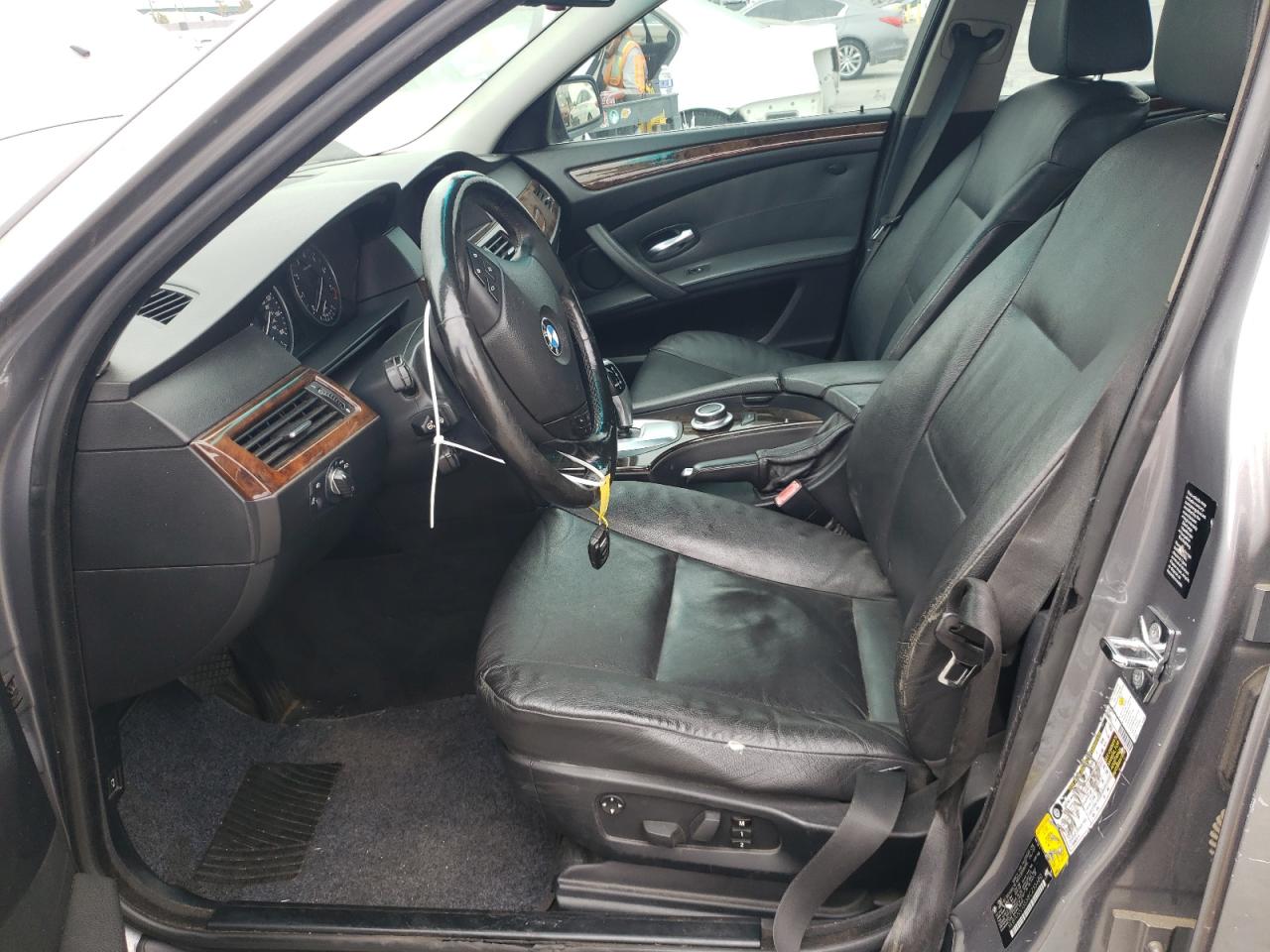 WBANV13558CZ55680 2008 BMW 528 Xi