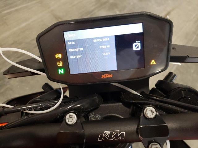 2022 KTM 890 DUKE R VBKTU9405NM842461