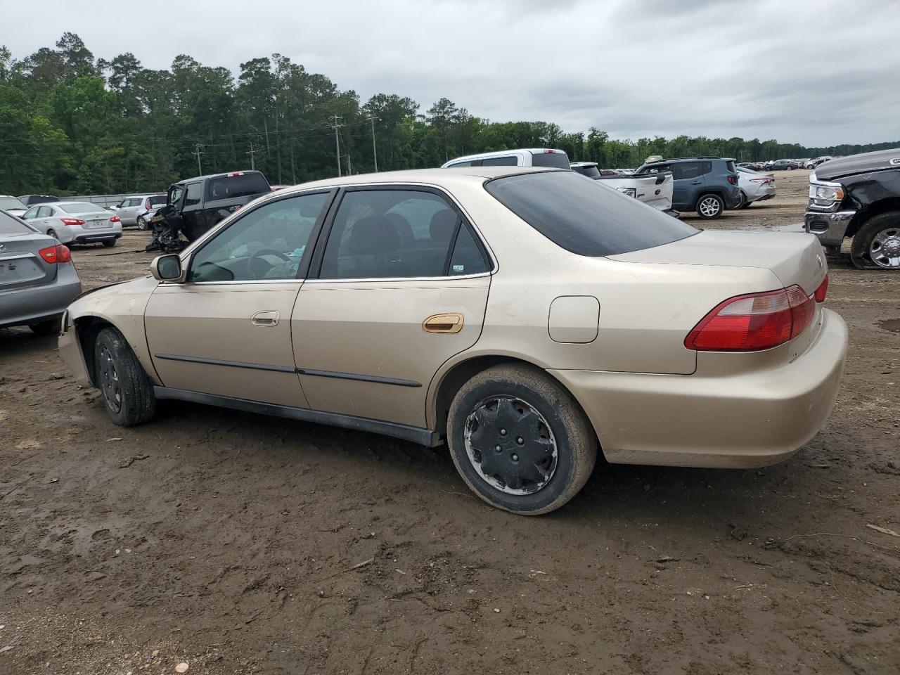 1HGCG5640YA113244 2000 Honda Accord Lx