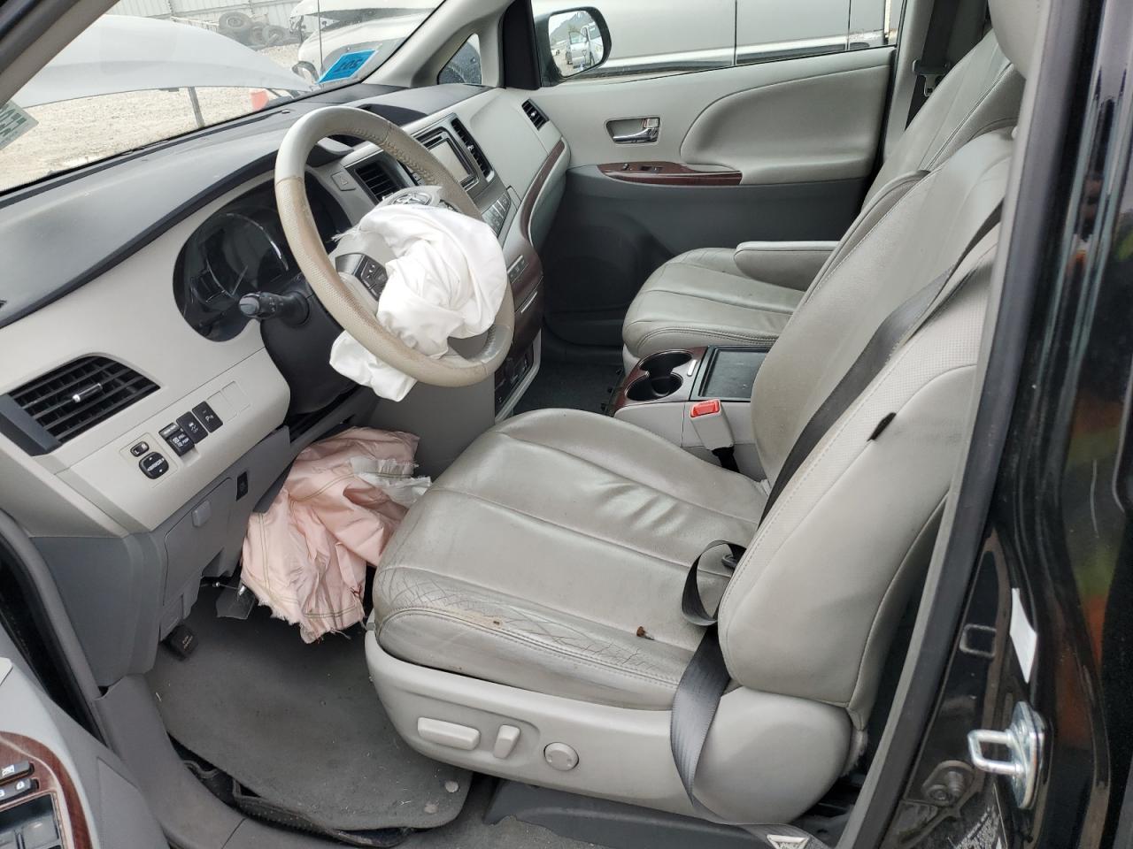 5TDYK3DC0ES463893 2014 Toyota Sienna Xle