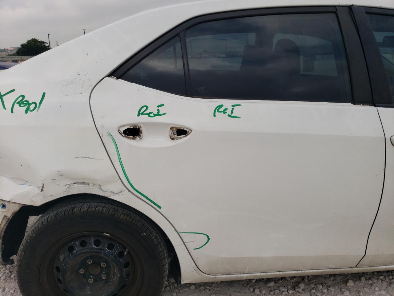 5YFBURHE9HP585633 2017 Toyota Corolla L