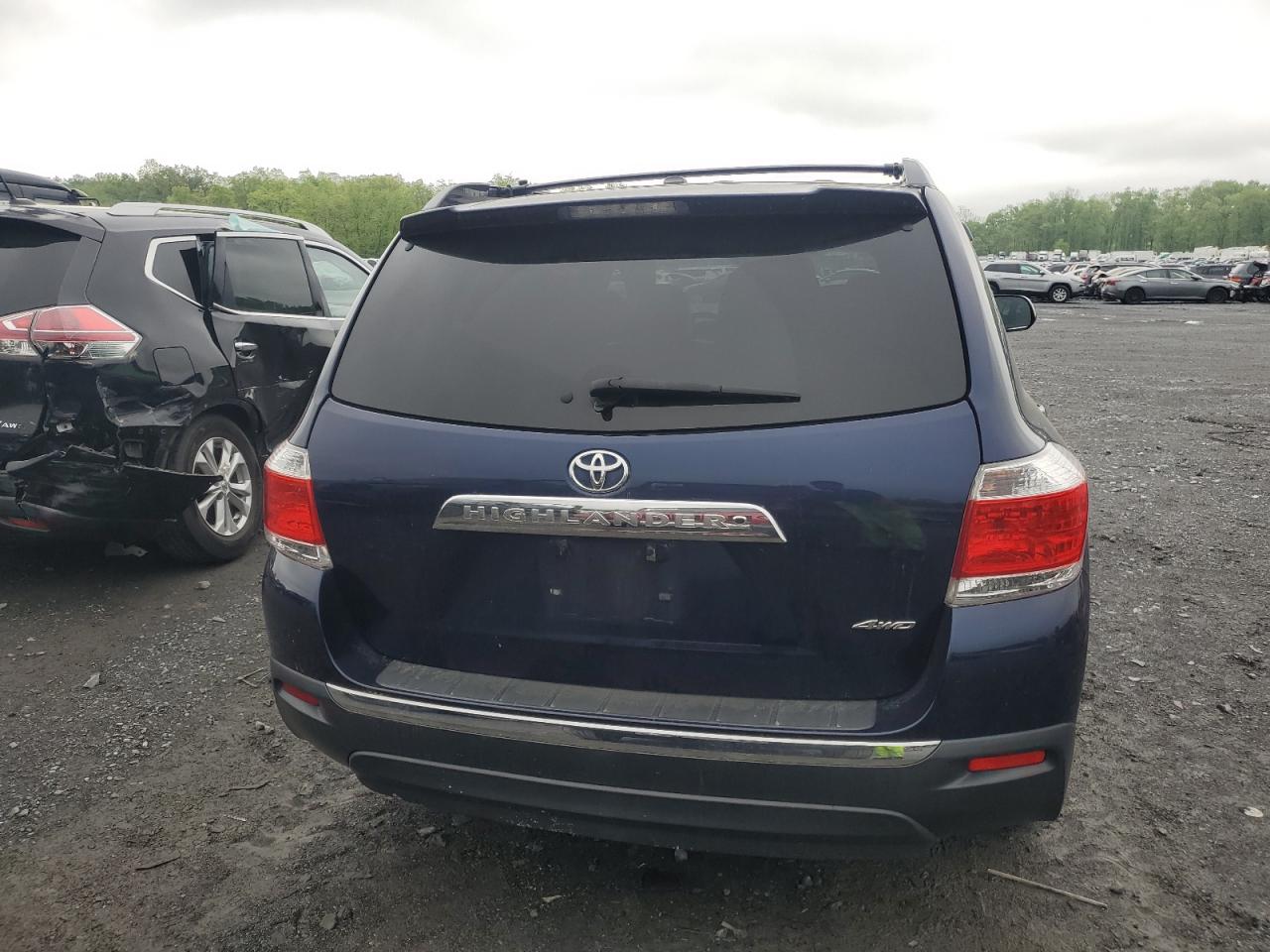 5TDBK3EH9BS078876 2011 Toyota Highlander Base