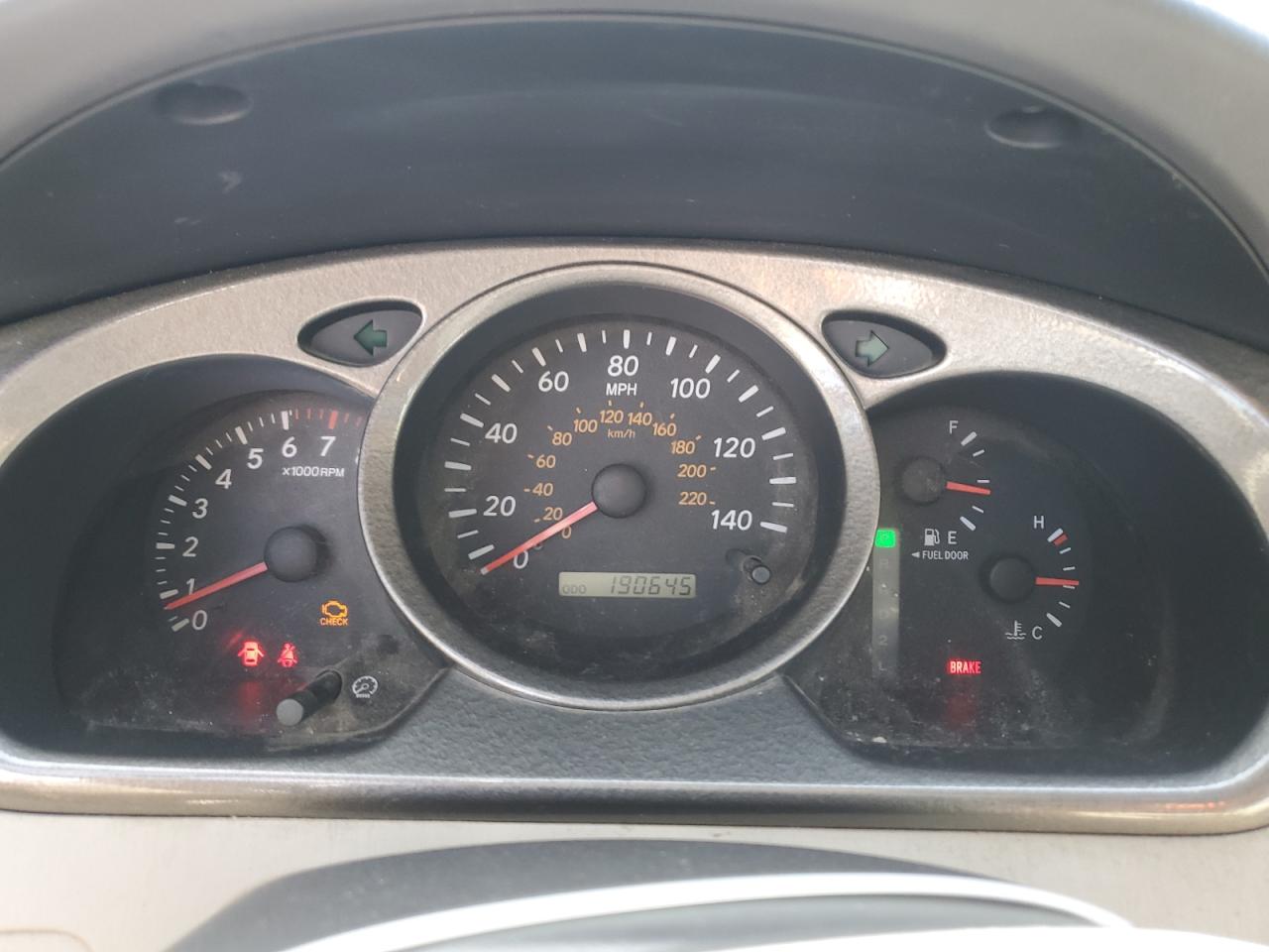 JTEGF21A320048770 2002 Toyota Highlander Limited